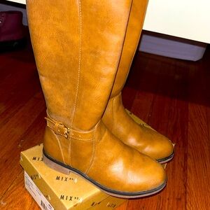 Kids rider boots size 1, great condition.